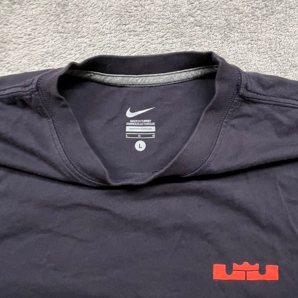 Nike LeBron James Hummingbird‎ T Shirt Crewneck Purple Mens Large - Picture 3 of 5